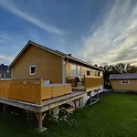 Large House In The Middle Of Lofoten *